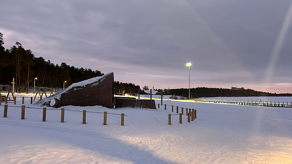 Наши светильники на берегу озера Ханто в Ноябрьске