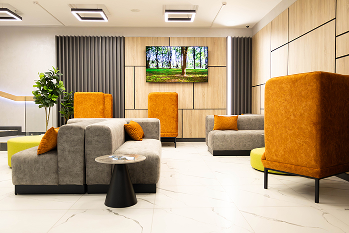 Osveshcheniye_kholla v_AMAKS Premyer-otele_4.jpg